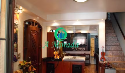 Sobrado com 03 casas no Quintal