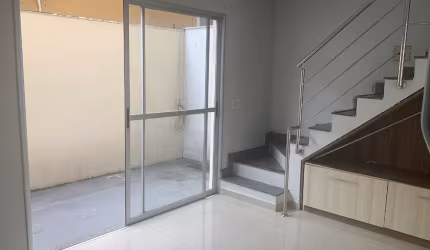 Casa tipo Sobrado a Venda em Flores