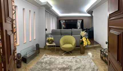 Casa Assobradada Reformada com Estrutura Versátil e Mobiliário Completo!