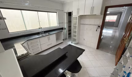 Linda casa com area de lazer