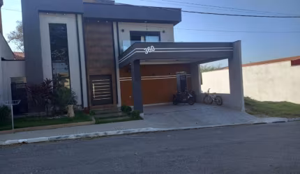 Linda Casa em Condomínio