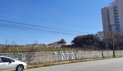 Área à poucos metros da Via Dutra em Taubaté