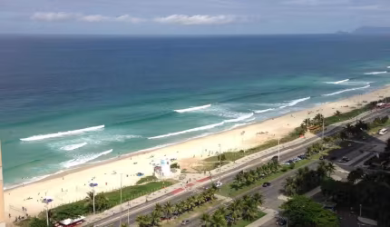 Linda cobertura a venda Praia da Barra posto 5.