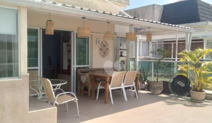 Cobertura duplex a venda Le Parc Resort .