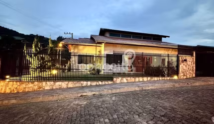 Casa Mobiliada 4 Dormitórios 4 Vagas no Garcia!