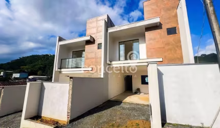 Sobrado 3 Suítes e 2 Vagas na Água Verde!