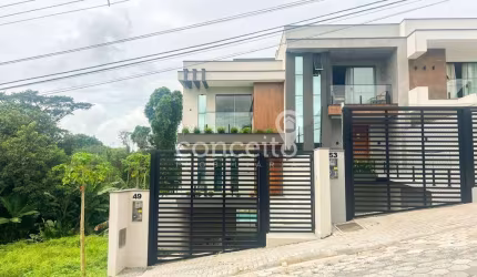 Sobrado Triplex 3 Dormitórios e 2 Vagas na Fortaleza!