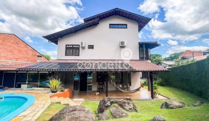 Casa com 3 Dormitórios Piscina e 2 Vagas no Badenfurt!
