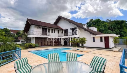 Casa de Alto Padrão 5 Suítes e 2 Vagas na Escola Agrícola!