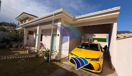 COD 1500 - Linda Casa Moderna em Condomínio Completo – 4 Quartos e Área Gourmet