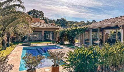 Casa Térrea de Luxo em Condomínio Fechado – Design Moderno, Piscina Aquecida e Total Conforto em Terreno Plano de 1.360 m² em Cotia-SP