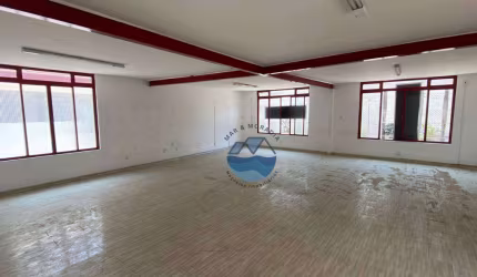 SALA PARA ALUGAR DE 135M² - 2 QUADRAS DA PRAIA – PISO SUPERIOR – PRÓXIMA DO CLUBE DO SESC E SHOPPING