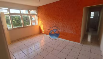 APARTAMENTO DE 2 DORMITÓRIOS DE FRENTE COM BANHEIRO DE EMPREGADA NO BAIRRO DO BOQUEIRÃO EM SANTOS (SP) POR R$.380.000,00 !