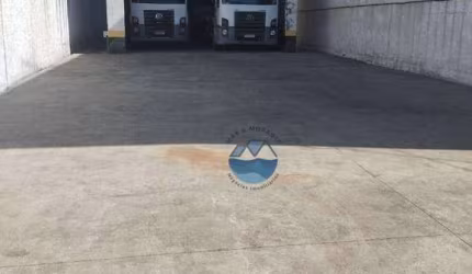 Galpão disponível para venda e locação no bairro Macuco, em Santos.