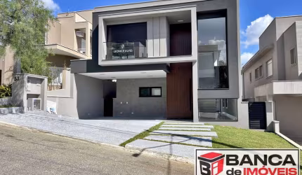 Excelente Casa á Venda em Alphaville!!