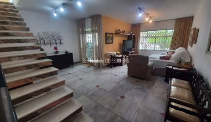Oportunidade: Casa em Vila Valqueire com 5 quartos, sendo 4 suítes, 437m², financia