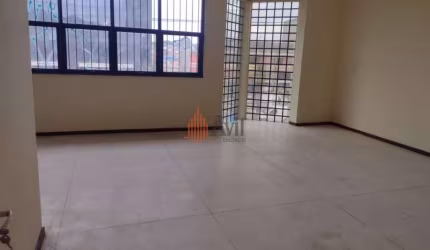 Prédio comercial em avenida de grande movimento