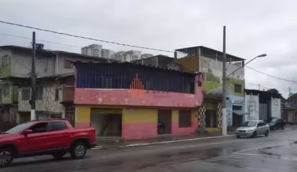Casa comercial na Avenida Anhaia Mello, com 320m², sendo 3 Suítes com hidro