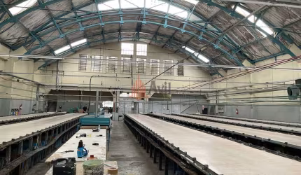 Galpão Comercial  900m² à Venda na Penha