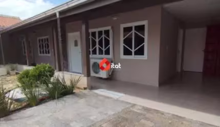 Casas em ótima localização, rua tranquila e próximas a empresas e comércio em geral.