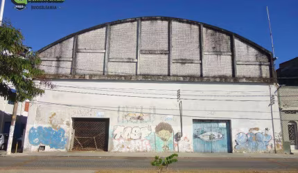Galpão com 1.400 m² de terreno, na Ribeira.