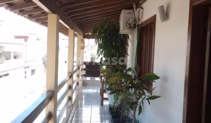 Casa com Ponto Comercial em Vale Encantado  -  Vila Velha