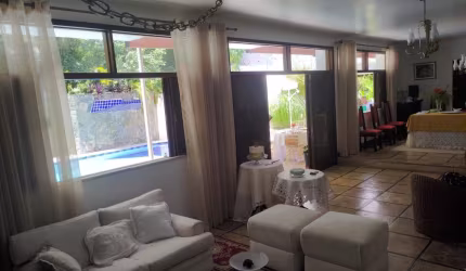 EXCENTE CASA COM PISCINA CAMINHO DAS ARVORES