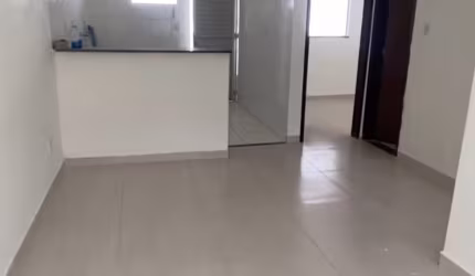 Vendo Village em Condomínio Fechado – A 350m da Praia