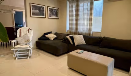 BELA CASA COM PISCINA 5 QUARTOS E 4 SUITES