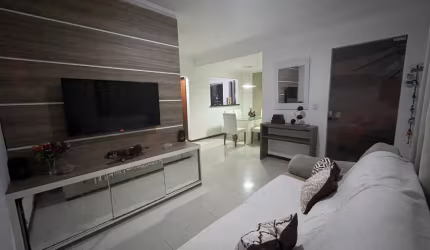 LINDA CASA COM PISCINA E CHURASQUEIRA