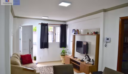Casa para Venda em Cachoeira Paulista, Jardim Trabalhista, 2 dormitórios, 1 suíte, 2 banheiros, 2 vagas