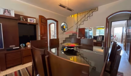 Sobrado na Santa Teresinha com 203m², 3 dormitórios, sendo 1 suíte, 4 vagas