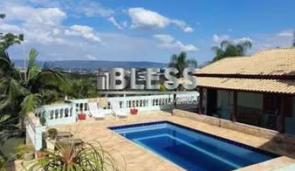 CHÁCARA À VENDA EM ITUPEVA! CASA PRINCIPAL COM 3 DORMITÓRIOS, CASA DE HÓSPEDES COM MAIS 1 QUARTO, PISCINA, AMPLO QUINTAL COM POMAR, 6 VAGAS DE GARAGEM