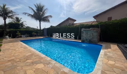 CASA /  CHÁCARA TÉRREA À VENDA NO CONDOMÍNIO HORIZONTE AZUL - ITUPEVA! 3 DORMITÓRIOS, SENDO 1 SUÍTE, PISCINA CLIMATIZADA E CASCATA E CHURRASQUEIRA