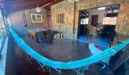 CASA DE RUA À VENDA NO BAIRRO VILA APARECIDA - JUNDIAÍ! 4 DORMITÓRIOS, SENDO 2 SUÍTES, 3 VAGAS E ÁREA GOURMET COM CHURRASQUEIRA!