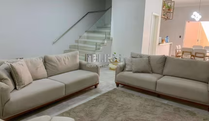 Casa com 3 Quartos e 3 banheiros à Venda, 203 m² por R$ 978.000.  CA03136