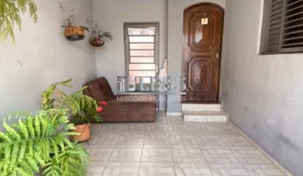 CASA À VENDA LOCALIZADA NO BAIRRO VILA VIANELO , NA CIDADE DE JUNDIAÍ.