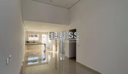 Casa à venda em Jundiaí-SP, Jardim Vale Verde: 2 quartos, 1 suíte, 1 sala, 2 banheiros, 2 vagas, 75m². Imperdível!