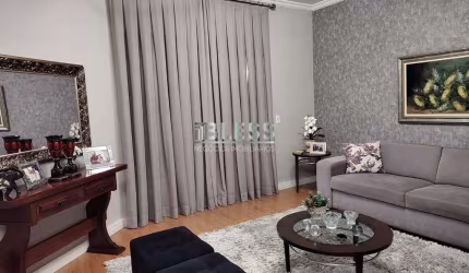 Casa à venda no bairro Jardim Paulista I, na cidade de Jundiaí-SP.