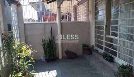 Imperdível Casa de 3 Quartos na Vila de Vito - Jundiaí-SP  2 Suítes, 2 Salas, 3 Banheiros, 2 Vagas  202m²