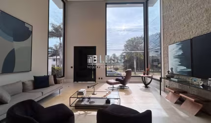 CASA À VENDA COM PORTEIRA FECHADA NO CONDOMÍNIO RESERVA DA SERRA - MEDEIROS - JUNDIAÍ - CC00411