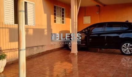 CASA À VENDA EM JUNDIAÍ COM DUAS CASAS NO TERRENO.