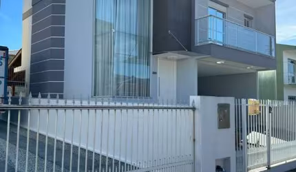 Casa com 3 quartos à venda na Praia Comprida, São José  por R$ 1.450.000