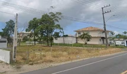 TERRENO EXCLUSIVO NA PRAIA DA PINHEIRA – 900m² COM 3 FRENTES! OPORTUNIDADE ÚNICA!