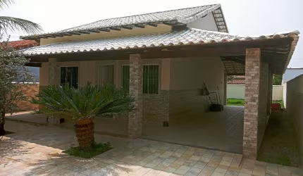 Casa a venda no centro de Jaconé