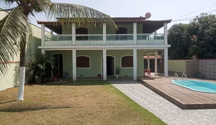 Casa Duplex para venda no centro de Jaconé