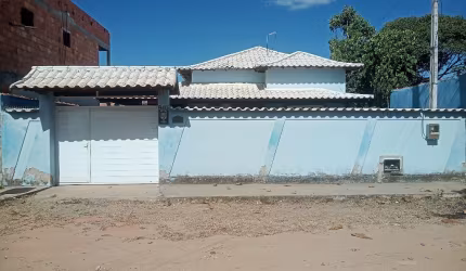 Casa com piscina e área churrasqueira em Jaconé
