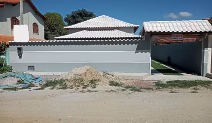 Linda Casa com Área de Churrasqueira em Jaconé