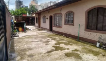 Casa térrea à venda na Vila Caiçara - Praia Grande - SP