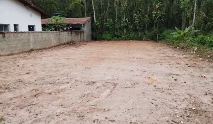 Vende-se terreno na Praia da Maranduba!